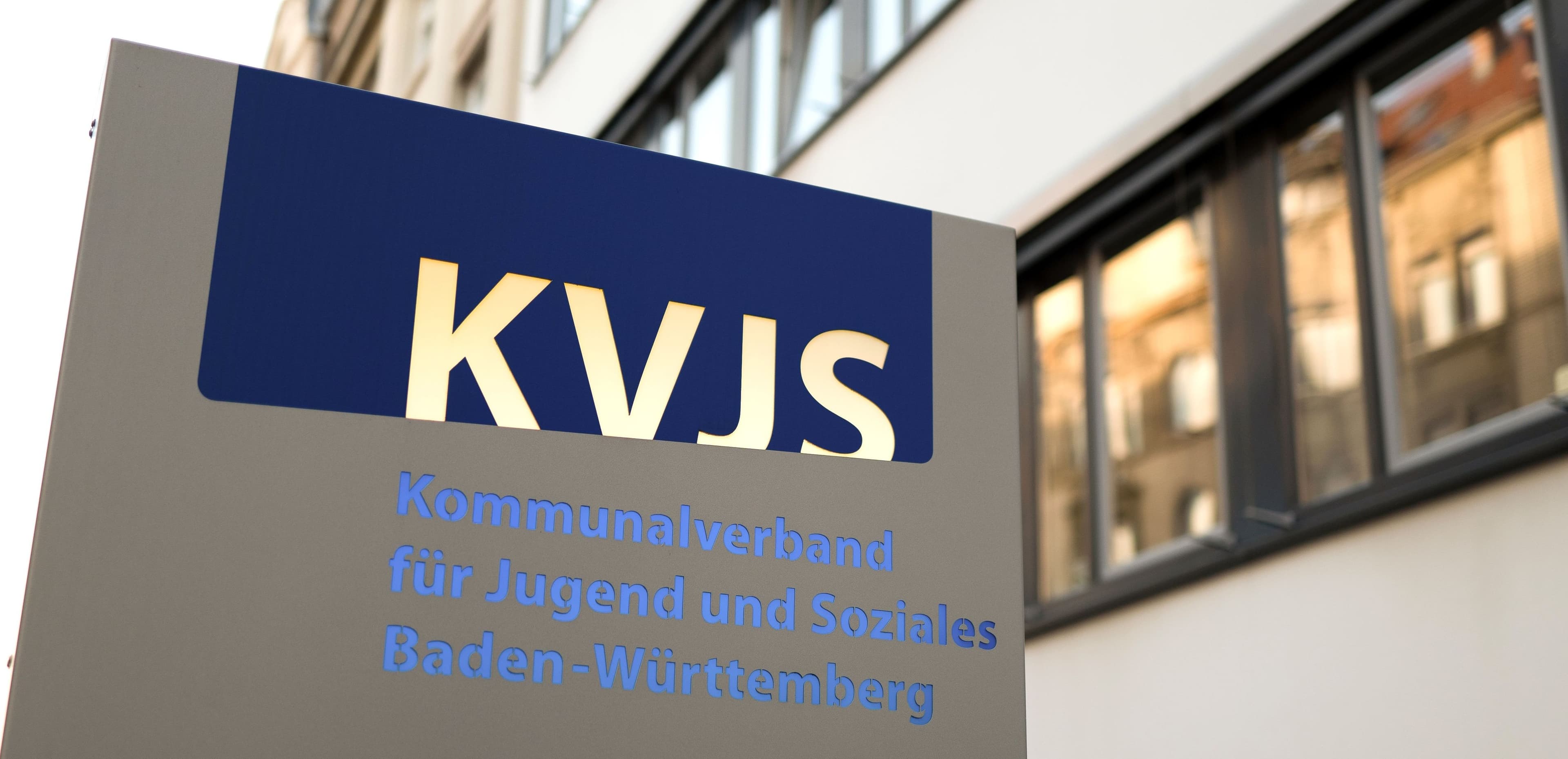 Außenansicht KVJS Stele